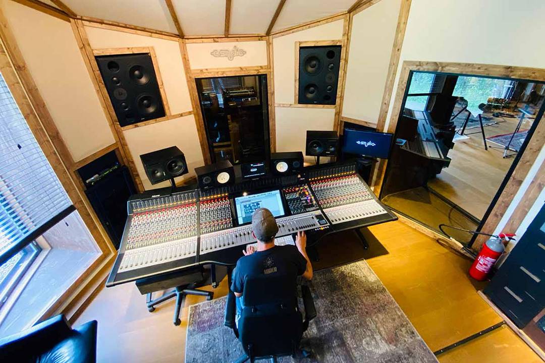 E-Studio is one of the leading recording studios in Finland. Studio resides in the heart of the Sipoo countryside – only 30 min drive away from the Helsinki city centre.