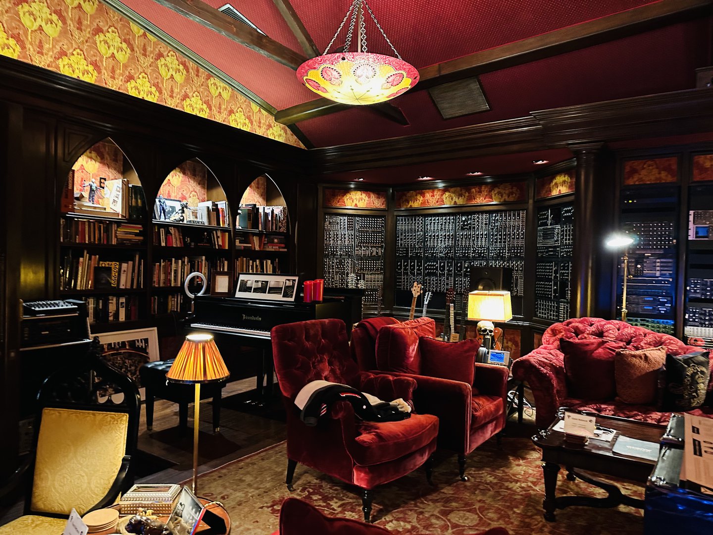 Hans Zimmer's Legendary Studio - Photo 3