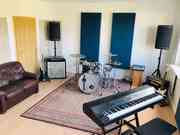 attachments/room_room/320/Music_Traveler_320_Practice_Room_Drums_PA_Amp_Piano_Bass_Guitar_3461.jpeg