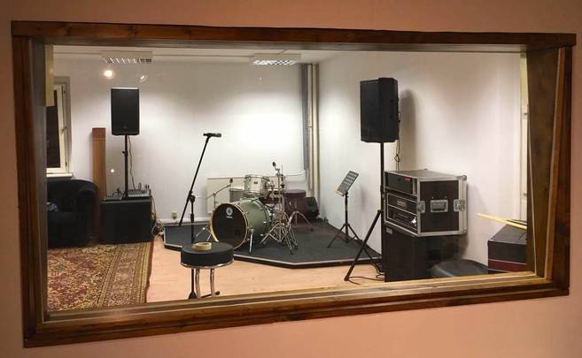 Practice room for Bands - Room 2 | Music Traveler