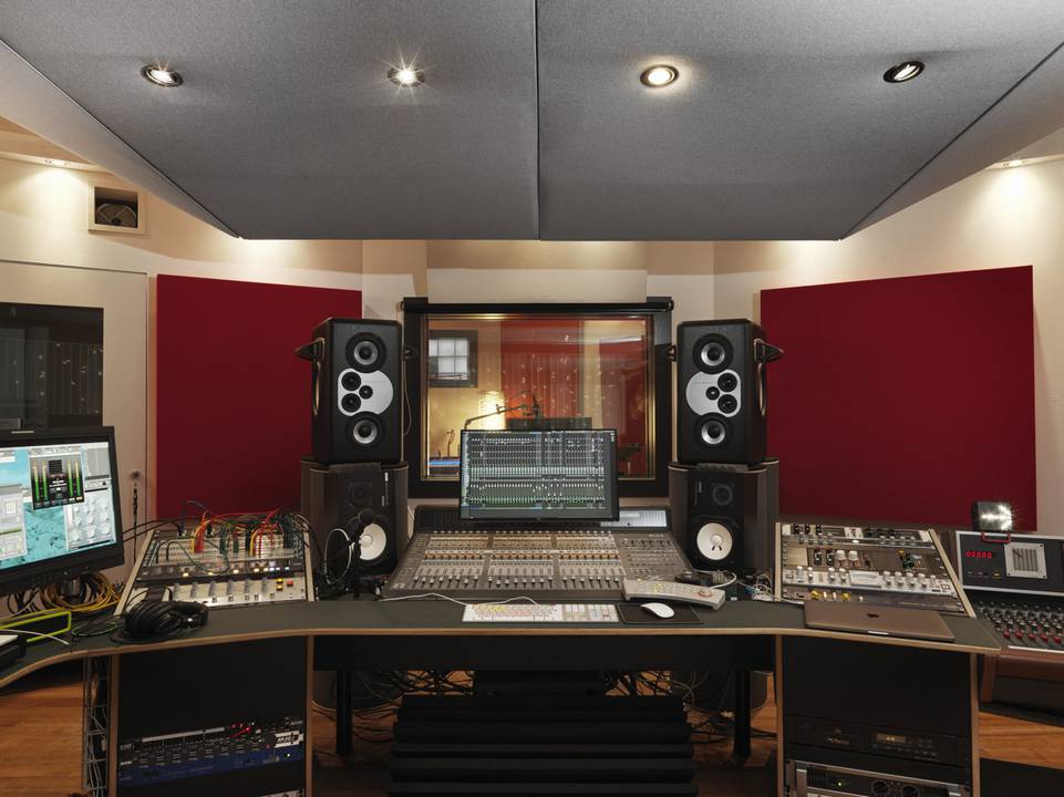  From initial idea to finished song: We provide the necessary tools, advice and experience to create the best result out of your creative potential.