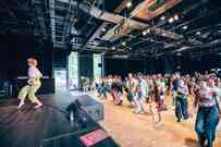 attachments/room_room/9516_0/GHP8-TdG-24-SaalX-voguing-cMonicaGarduno_c03c.jpg
